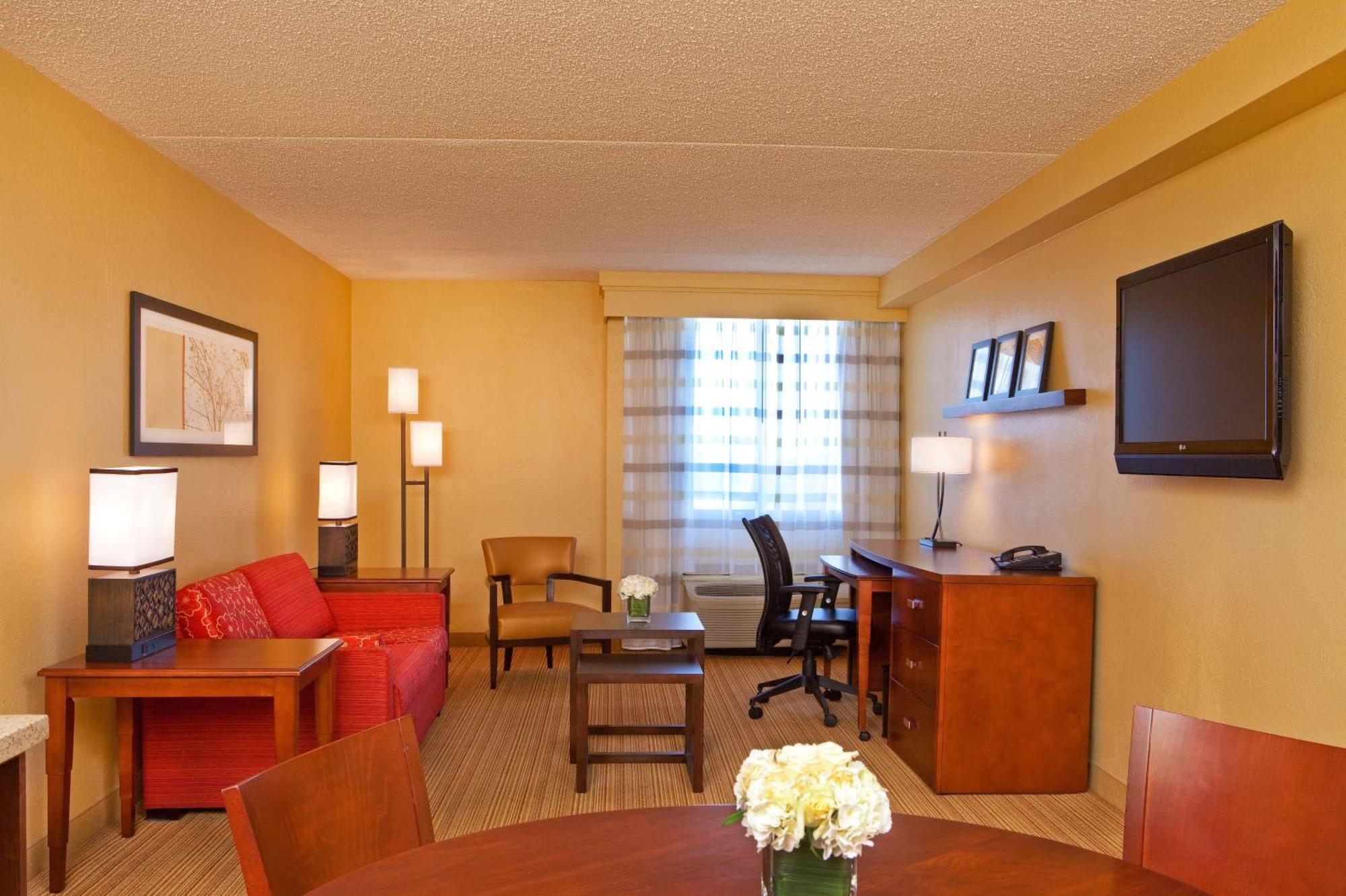 Courtyard By Marriott Alexandria Pentagon South Otel Dış mekan fotoğraf