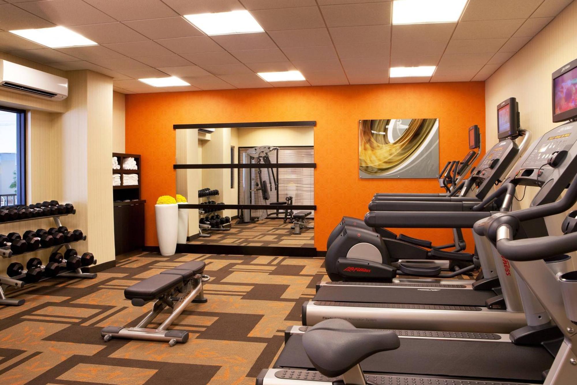 Courtyard By Marriott Alexandria Pentagon South Otel Dış mekan fotoğraf