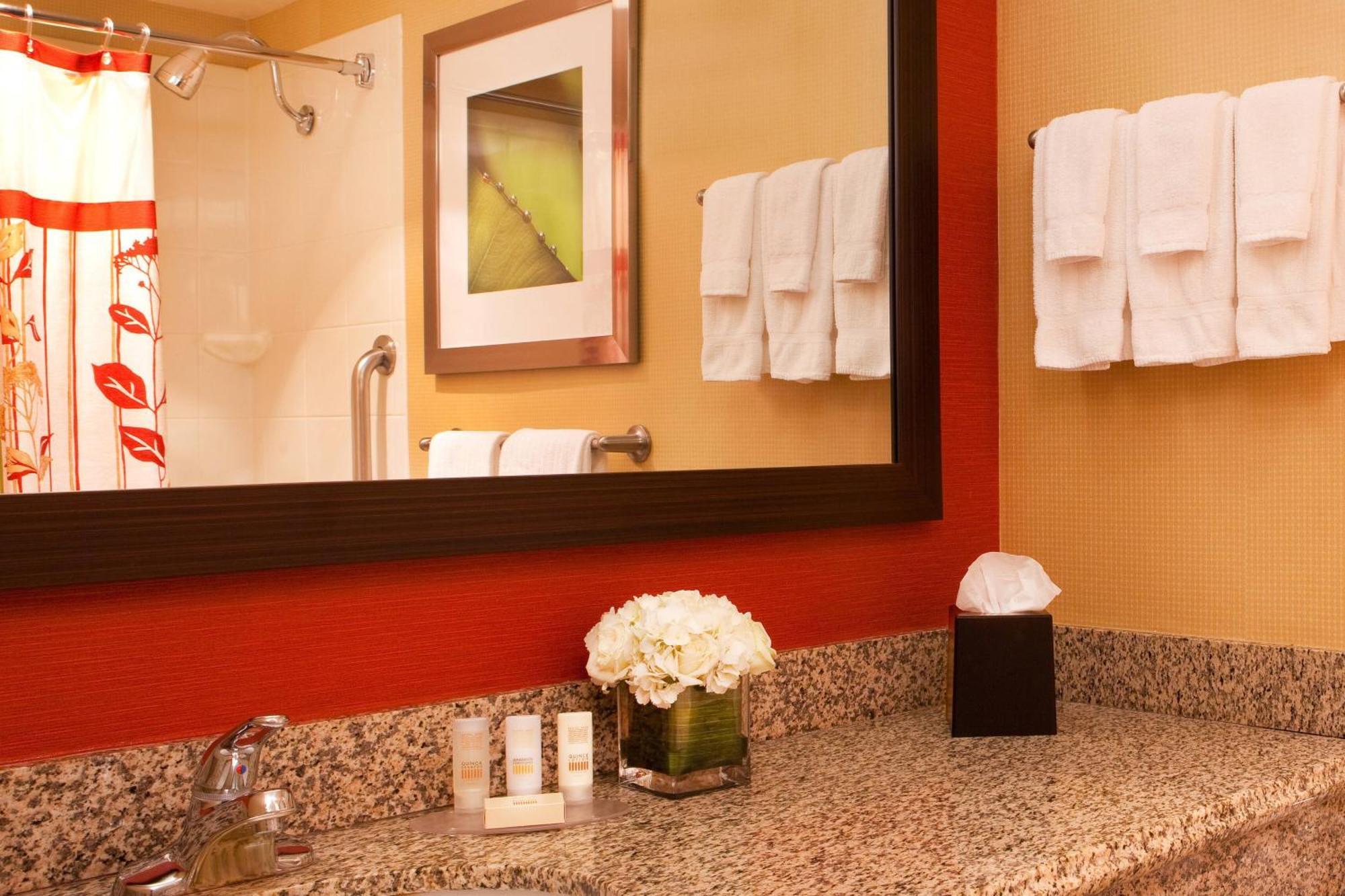 Courtyard By Marriott Alexandria Pentagon South Otel Oda fotoğraf
